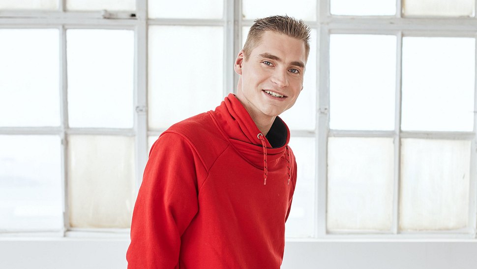 Peter Wollny, hier in rotem Pulli, hat sich bei einem Unfall heftig verletzt - Foto:  © RTL 2