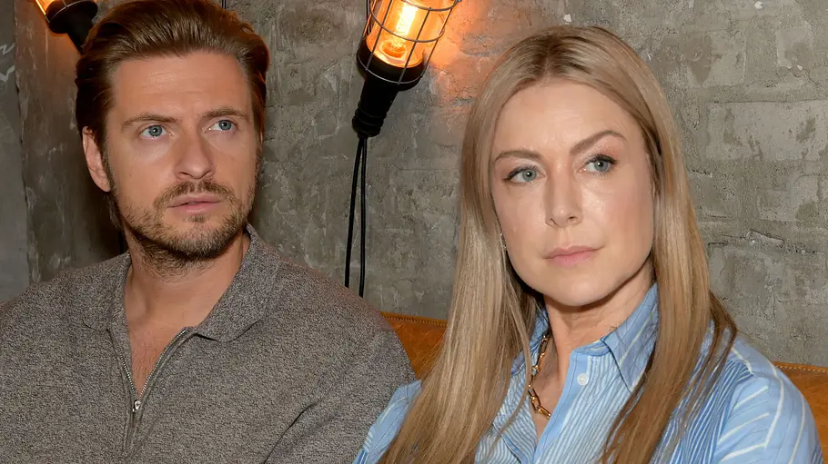 Geht nach Nina Ensmann auch Jörn Schlönvoigt? Philip und Jessica schauen ernst in die Ferne.
