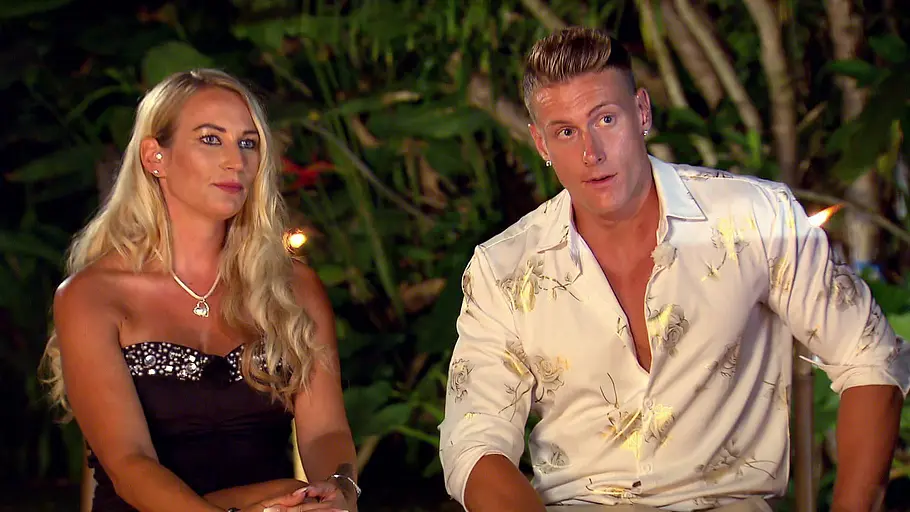 Calvin und Pia beim Temptation-Lagerfeuer