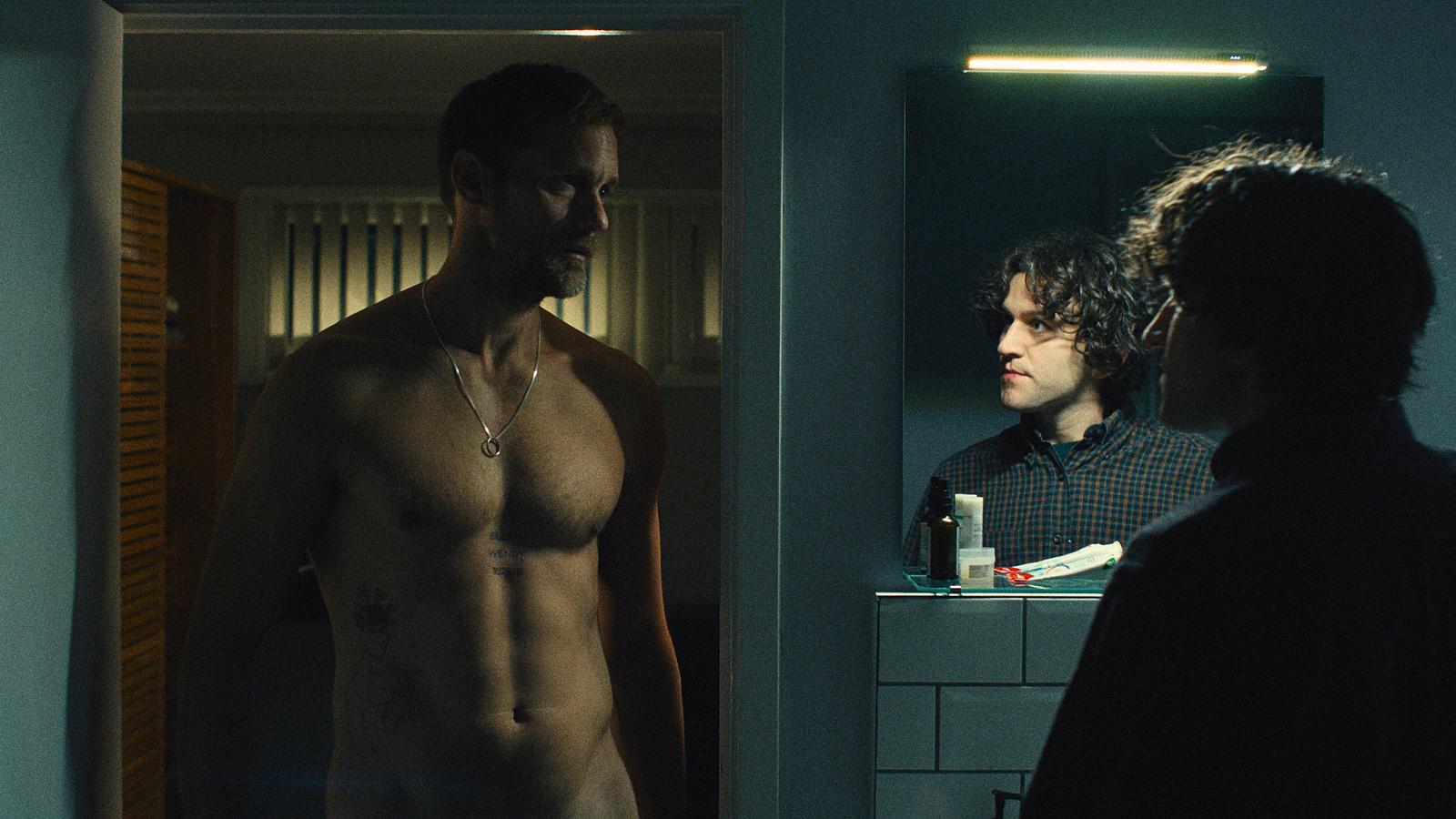 Wie ist es, Alexander Skarsgård einen Blowjob zu geben? Interview mit  Alexander Skarsgård und Harry Melling zu „Pillion“