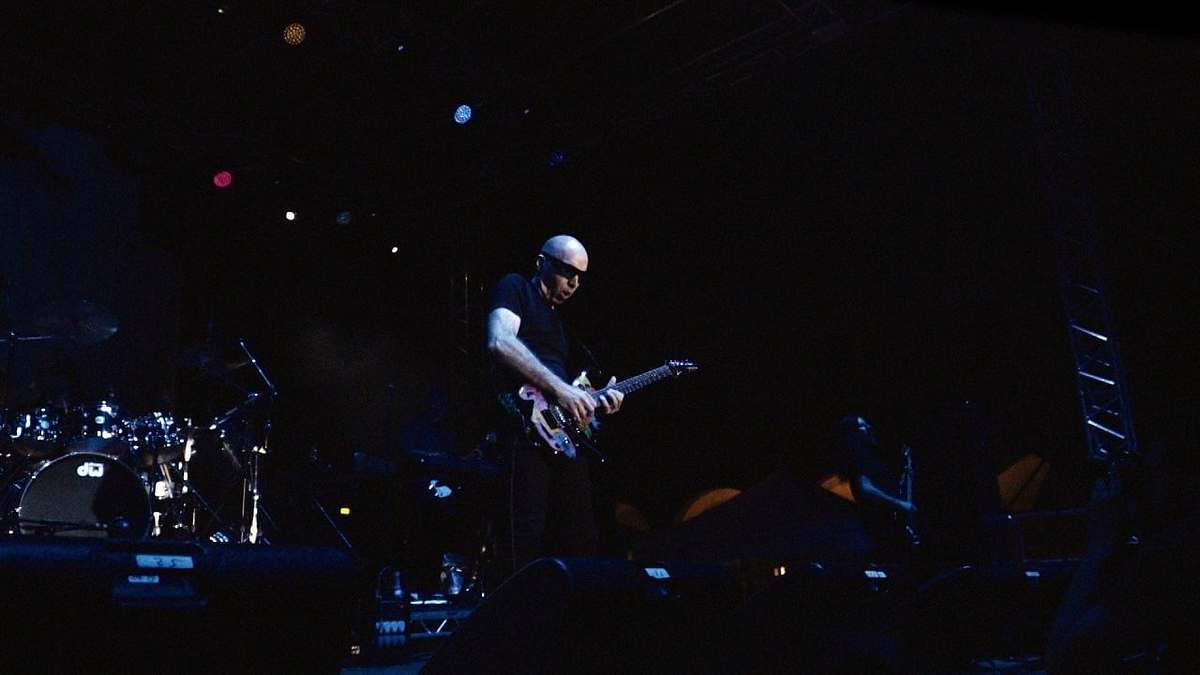 Joe Satriani: Beyond The Supernova