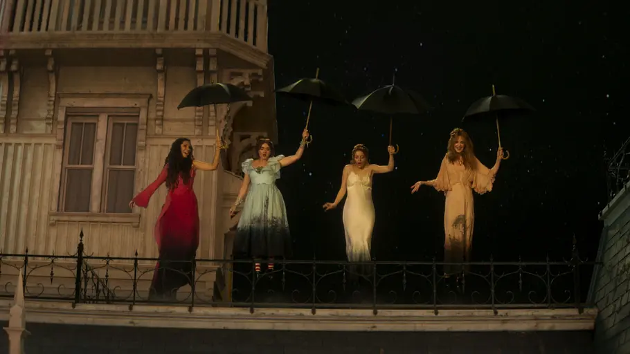 „Practical Magic 2 – Zauberhafte Schwestern“ Sandra Bullock als Sally Owens, Maisie Williams als Antonia, Joey King als Kylie und Nicole Kidman als Gillian Owens in „Practical Magic 2“.