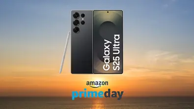 Samsung Galaxy S25 Ultra vor einem Sonnenaufgang mit Meerblick und Amazon Prime Day Logo - Foto: TV Movie / Canva