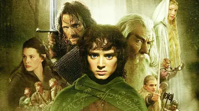 Frodo, Gandalf, Arwen, Legolas, Galadriel und ihre Gefährten in Kampfposition. - Foto: Warner Bros.