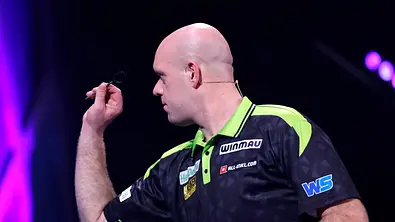 Profi-Dartspieler Michael van Gerwen (Mighty Mike) bei der Pro7 Promi-Darts-WM 2026  - Foto: IMAGO / Panama Pictures