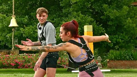 Giuliano und Ariel bei einem Spiel - Foto: RTL