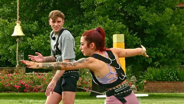 Giuliano und Ariel bei einem Spiel - Foto: RTL