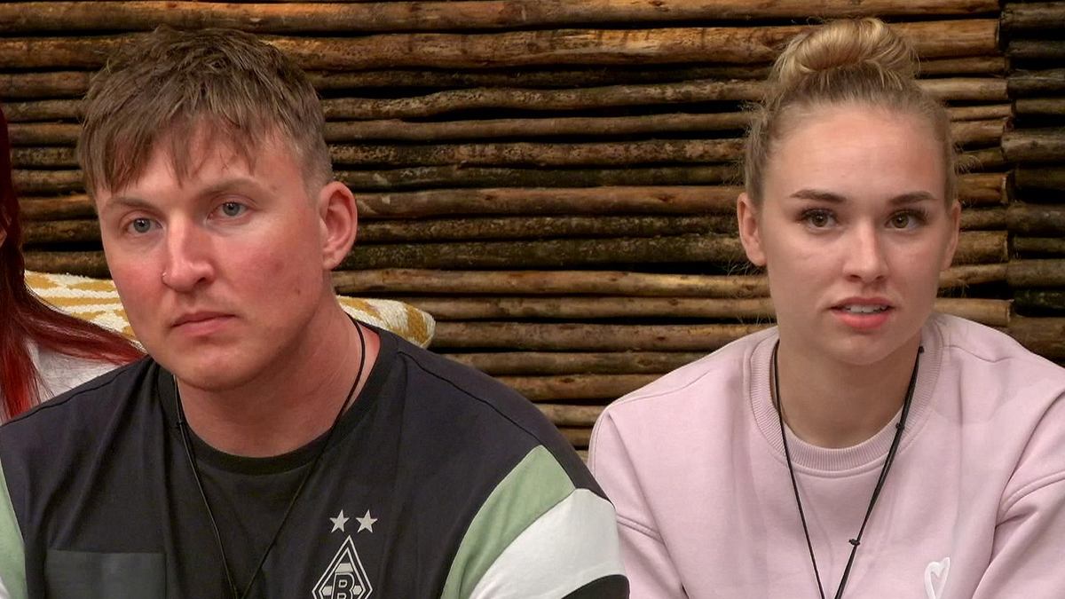 Jonny und Laura schauen bei Prominent getrennt ziemlich unzufrieden