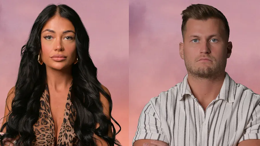 Vanessa und Richard Vanessa und Richard im Porträt vor rosa Hintergrund, beide stehen mit verschränkten Armen und blicken ernst in die Kamera.