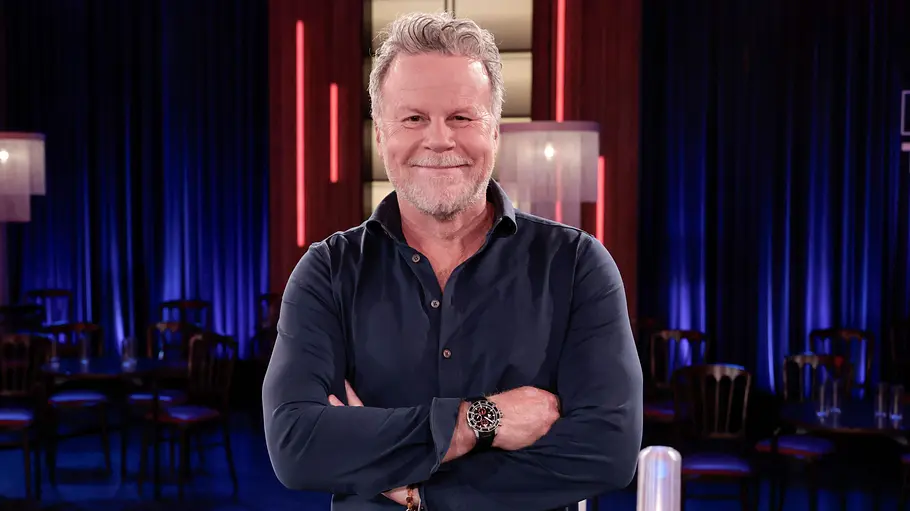 Jenke von Wilmsdorff Jenke von Wilmsdorff posiert für ein Foto im Studio des Kölner Treffs.