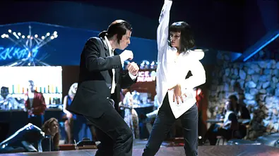 Eine Tanzszene aus „Pulp Fiction“ mit John Travolta und Uma Thurman im Restaurant Jack Rabbit Slim’s. - Foto: IMAGO / Everett Collection Eine Tanzszene aus „Pulp Fiction“ mit John Travolta und Uma Thurman im Restaurant Jack Rabbit Slim’s. - Foto: IMAGO / Everett Collection