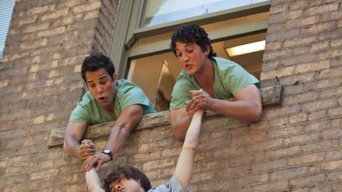 Nackt-Alarm bei 21 & Over!  