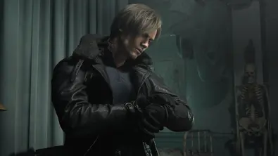 Leon S. Kennedy schaut in Resident Evil 9: Requiem auf seine Uhr und trägt einen schwarzen Mantel - Foto: Capcom Leon S. Kennedy schaut in Resident Evil 9: Requiem auf seine Uhr und trägt einen schwarzen Mantel - Foto: Capcom