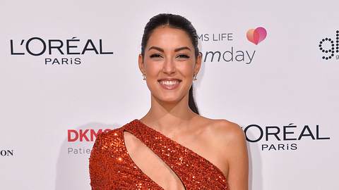Rebecca Mir in einem roten Kleid bei einer Gala verlässt taff nach 13 Jahren - Foto:  IMAGO / APress
