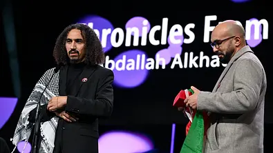 Regisseur Abdallah Alkhatib bei der Berlinale - Foto: IMAGO / ABACAPRESS