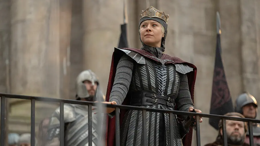 Rhaenyras vorsichtiger Regierungsstil hat ein Ende. Rhaenyra hält in Königsmund eine Rede.