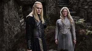 Sauron und Galadriel blicken ernst in die Kamera - Foto: Amazon Prime Video