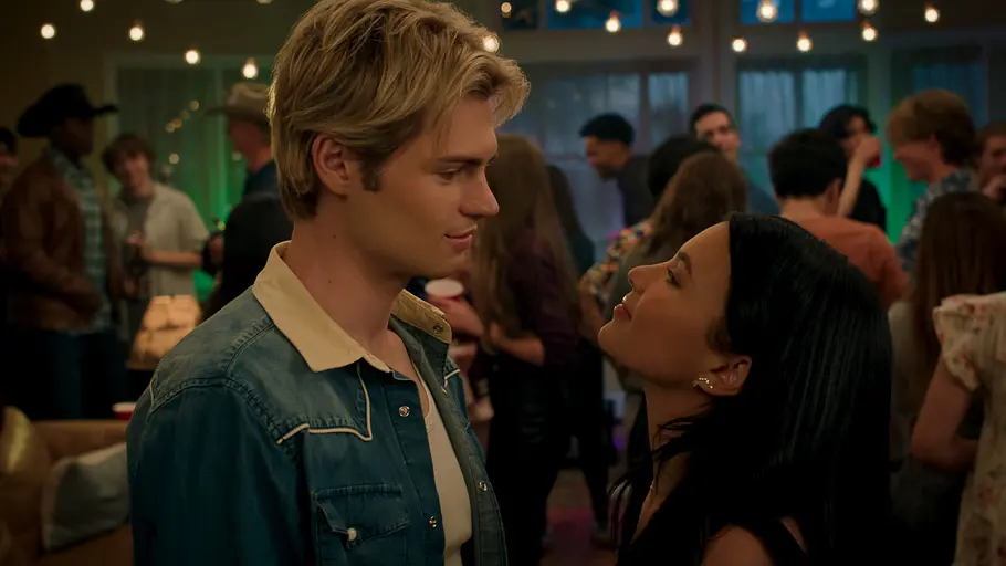 Romantische Jackie- und Cole-Moment aus „Ich und die Walter Boys“.