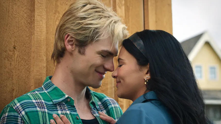 Romantische Jackie- und Cole-Moment aus „Ich und die Walter Boys“.