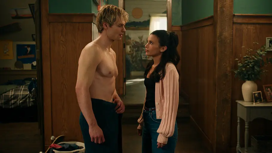 Jackie- und Cole-Momente aus „Ich und die Walter Boys“ Romantische Jackie- und Cole-Moment aus „Ich und die Walter Boys“.