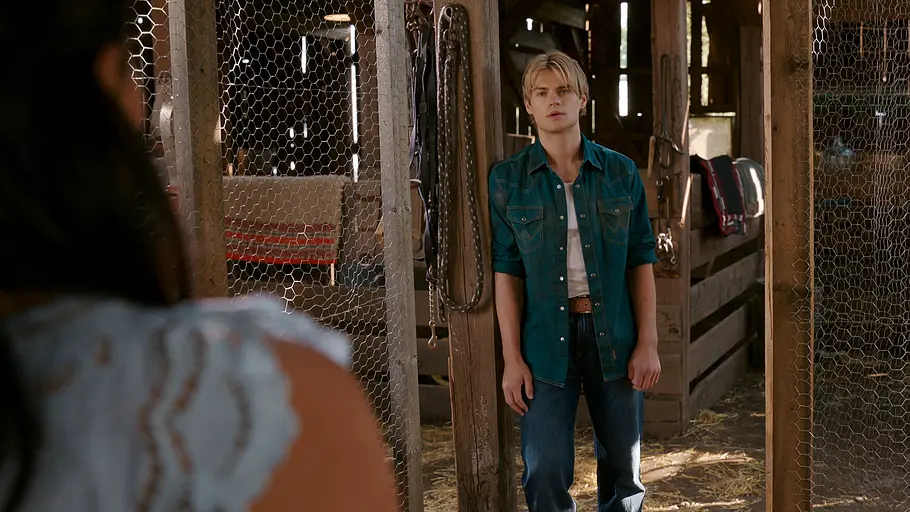 Jackie- und Cole-Momente aus „Ich und die Walter Boys“ Romantische Jackie- und Cole-Moment aus „Ich und die Walter Boys“.