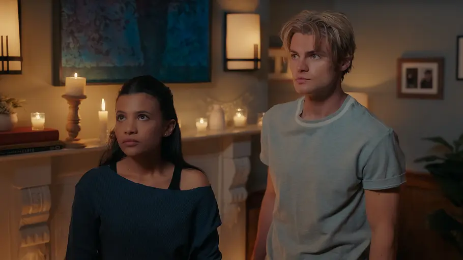 Jackie- und Cole-Momente aus „Ich und die Walter Boys“ Romantische Jackie- und Cole-Moment aus „Ich und die Walter Boys“.