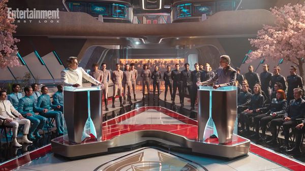 Kadetten und Ausbilder bei einer Versammlung in der Starfleet Academy. - Foto: Brooke Palmer/Paramount+