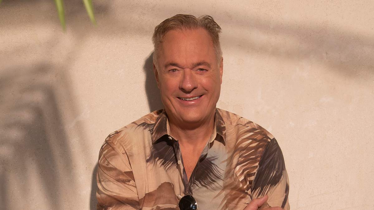 Ronald Schills größte Skandale Ronald Schill posiert im Hawaiishirt für Villa der Versuchung