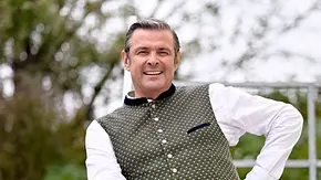 Christian K. Schaeffer in seiner Rolle bei „Rosenheim-Cops“. - Foto:  IMAGO / Panama Pictures