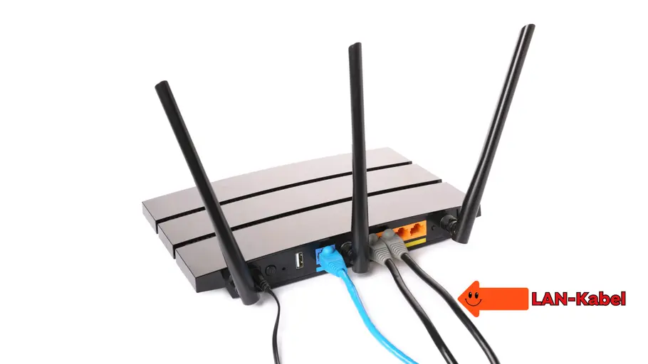 Router mit Kabeln mehrere Kabel an Router angeschlossen mit Pfeil-Symbol