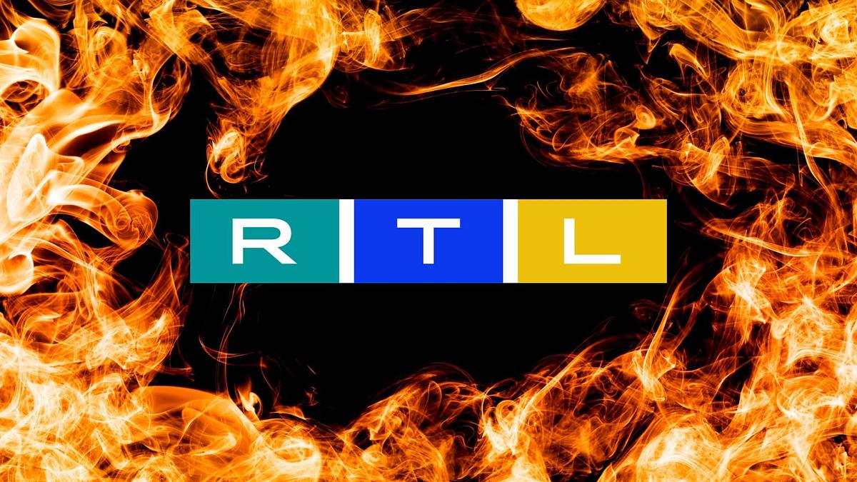 Das Logo des Senders RTL umringt von Flammen.