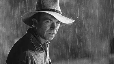 Schwarzweiß-Bild von Sam Neill als Alan Grant. - Foto: TMDB Schwarzweiß-Bild von Sam Neill als Alan Grant. - Foto: TMDB