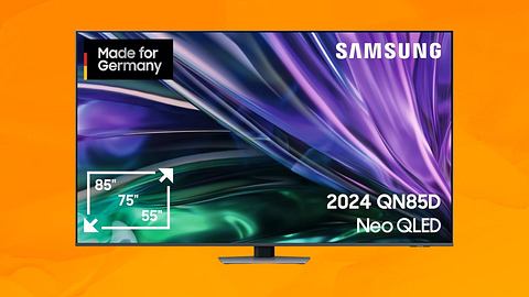Ein Samsung QLED TV vor orangenem Hintergrund - Foto: Amazon/PR
