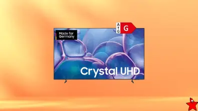 Samsung Fernseher vor orangenen Hintergrund mit TV Movie Logo - Foto: TV Movie / o2 / Canva