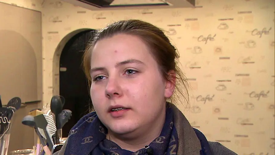 Sarafina Wollny guckt an der Kamera vorbei