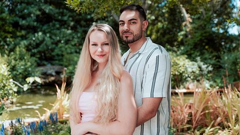 Sarah Jane und Freund Tinush - Foto: RTL / Kimberly Schäfer