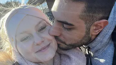 Tinush Nasri gibt Sarah-Jane Wollny eine Kuss auf die Wange - Foto: Instagram.com/sarah_jane_wollny/ Tinush Nasri gibt Sarah-Jane Wollny eine Kuss auf die Wange - Foto: Instagram.com/sarah_jane_wollny/