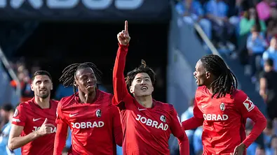 Der SC Freiburg jubelt beim Sieg gegen Celta Vigo im Europa League-Viertelfinale - Foto: IMAGO / STEINSIEK.CH