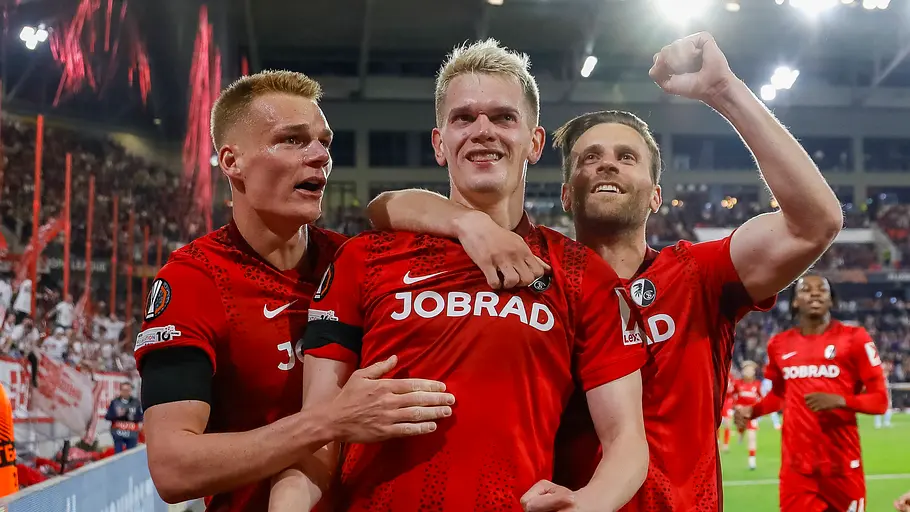 SC Freiburg jubelt über Tor von Matthias Ginter Matthias Ginter, Lucas Höler und Philipp Lienhart jubeln über das 3:0 gegen Celta Vigo