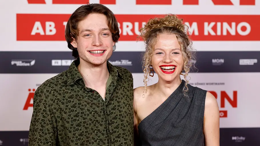 Schauspieler Philip Müller und Schauspielerin Kya Celina Barucki bei der NRW-Premiere des Film Die Ältern im Cinedom Schauspieler Philip Müller und Schauspielerin Kya Celina Barucki bei der NRW-Premiere des Film Die Ältern im Cinedom