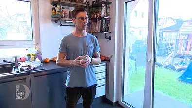 Kandidat Konrad schaut in die Ferne - Foto: RTL+/Screenshot