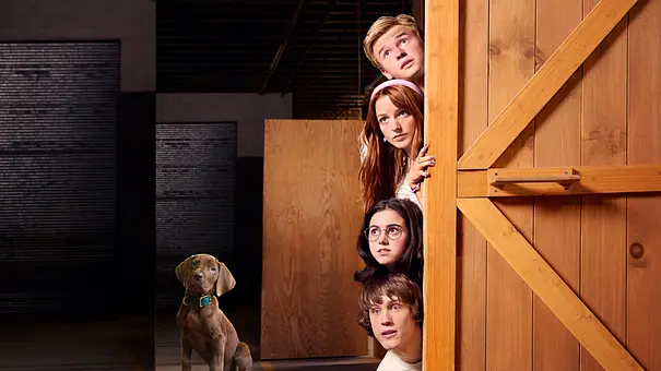 Tanner Hagen als Shaggy Rogers, Abby Ryder Fortson als Velma Dinkley, McKenna Grace als Daphne Blake, Maxwell Jenkins als Fred Jones in „Scooby-Doo: Origins“. - Foto: Tom Griscom/Netflix © 2026 / Collage TVMovie.de Tanner Hagen als Shaggy Rogers, Abby Ryder Fortson als Velma Dinkley, McKenna Grace als Daphne Blake, Maxwell Jenkins als Fred Jones in „Scooby-Doo: Origins“. - Foto: Tom Griscom/Netflix © 2026 / Collage TVMovie.de
