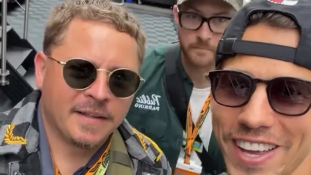 Joel Mattli und Gutsav Schäfer mit Mark Forster beim Formel 1-Rennen in Spa - Foto: Instagram/joelmattli Joel Mattli und Gutsav Schäfer mit Mark Forster beim Formel 1-Rennen in Spa - Foto: Instagram/joelmattli