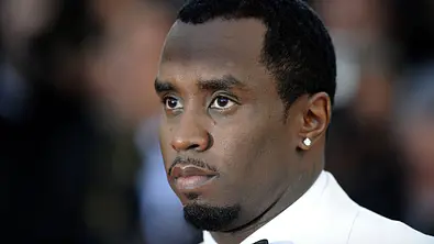 Diddy schaut ernst zur Seite. - Foto: IMAGO / ZUMA Press Wire