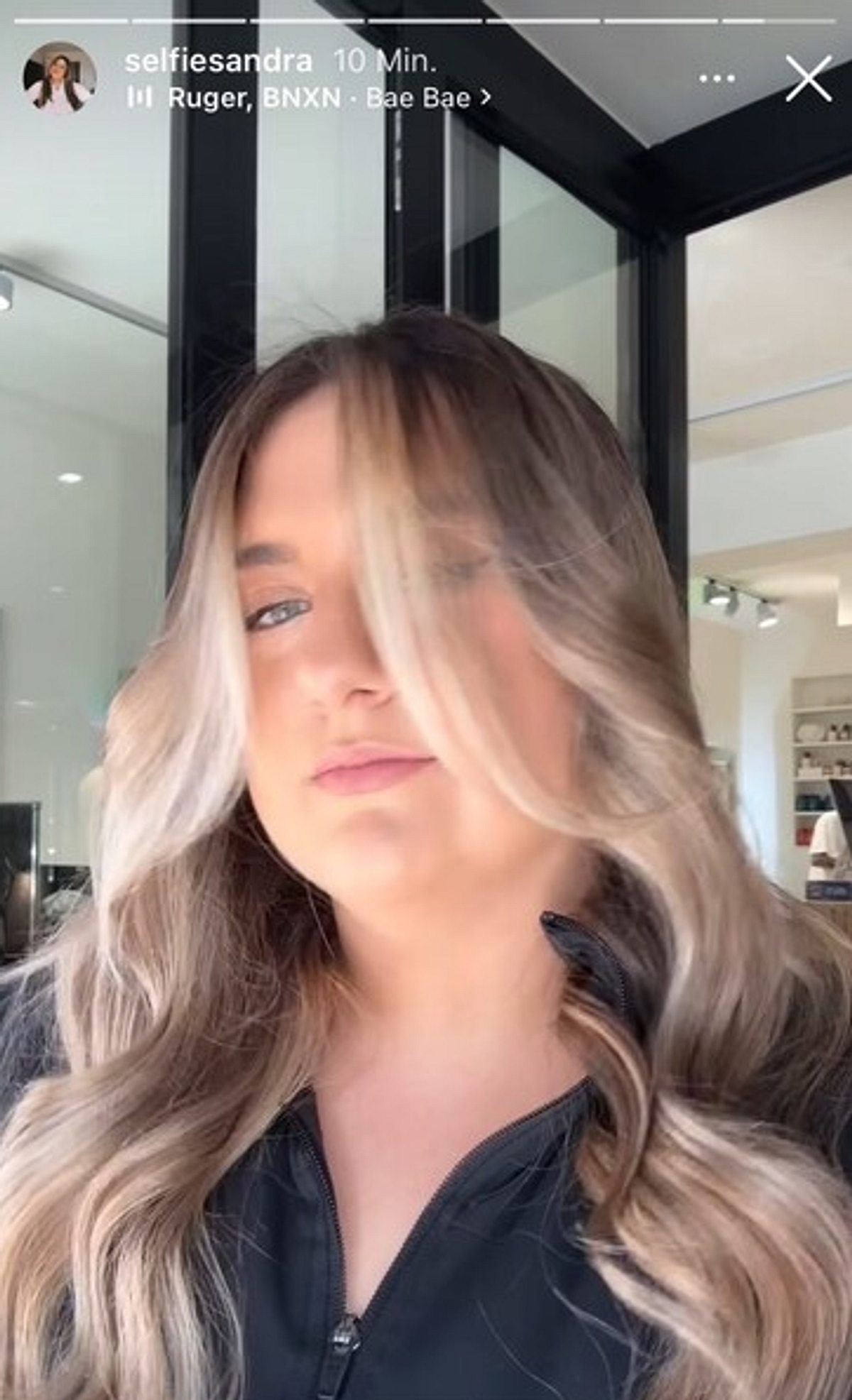 SelfieSandra blond SelfieSandra war fürs „Let’s Dance“-Finale beim Frisur und hat jetzt blonde, gewellte Haare