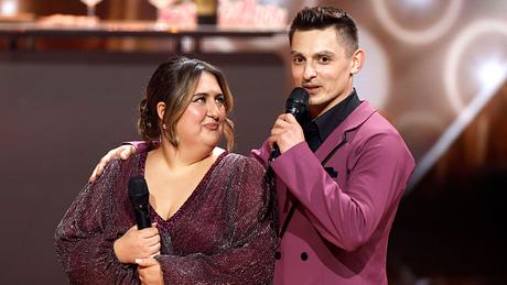 SelfieSandra und Zsolt Sándor Cseke fliegen kurz vor dem Finale. - Foto: IMAGO / Future Image