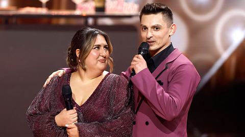 SelfieSandra und Zsolt Sándor Cseke fliegen kurz vor dem Finale. - Foto: IMAGO / Future Image