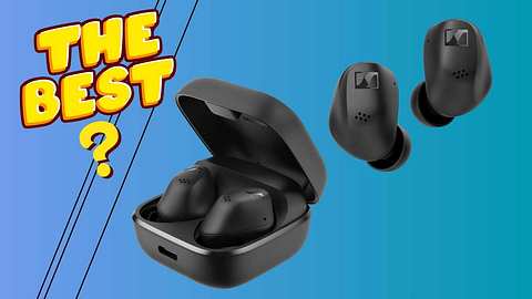 Die Sennheiser In-Ear-Kopfhörer vor einem bläulichen Hintergrund und einem The Best? Schriftzug - Foto: TVM/PR