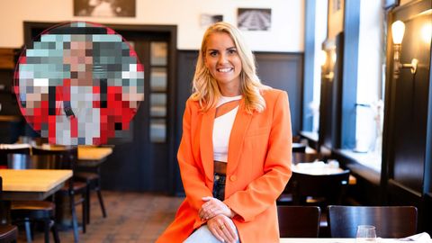 Bachelor-Kandidatin Vanessa lächelt in die Kamera - auf der rechten Seite ist Serkan Yavuz verpixelt - Foto: RTL/ Annette Etges / IMAGO / STAR-MEDIA