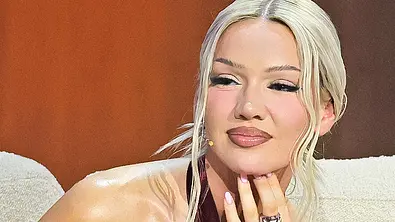 Shirin David schaut nachdenklich. - Foto: IMAGO / Bildagentur Monn